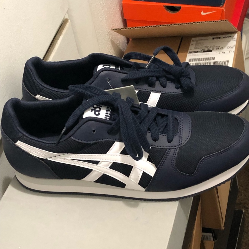 Asics - Picture 2 of 3